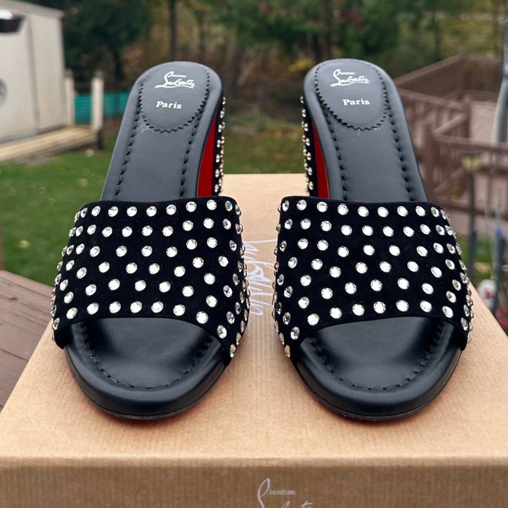 ✨HOST PICK✨ *NEW* CHRISTIAN LOUBOUTIN HEELS (IT 40) - Picture 3 of 14